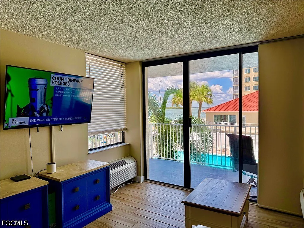 1 bed, 1.0 bath, 518 sqft, $2,000 — Photo 2