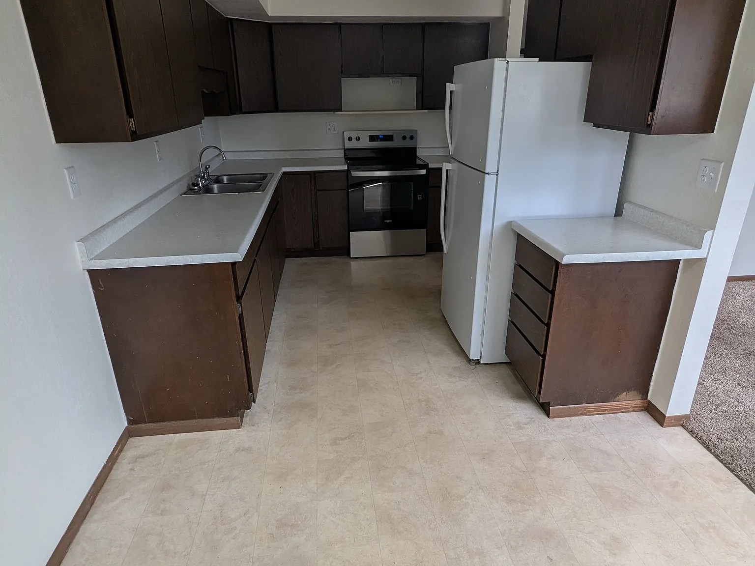 2 bed, 900 sqft, $1,275 — Photo 2