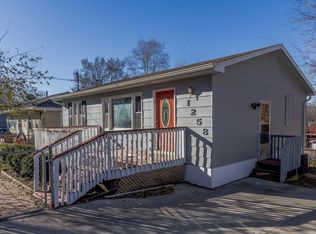 1258 E 36th Ct, Des Moines, IA 50317