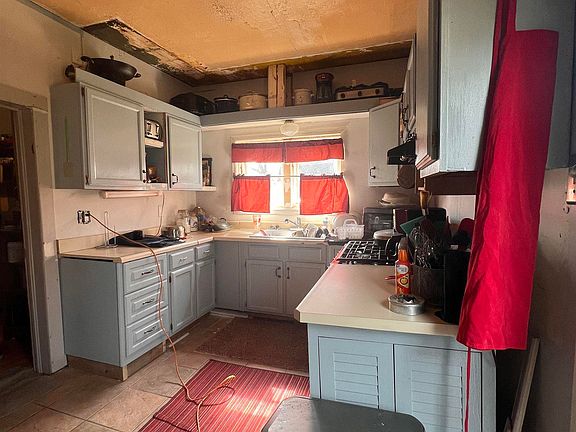 4th image of 910 W Marion St