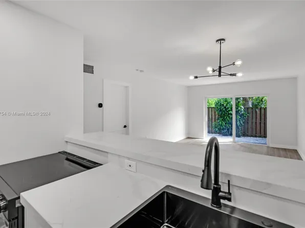 9641 SW 77th Ave APT 101D, Miami, FL 33156