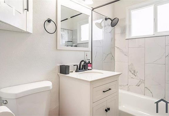 3rd image of 15356 Merrill Ave #2