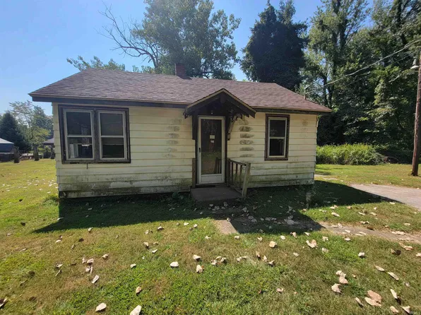 210 Dorothy Dr, Walkerton, IN 46574