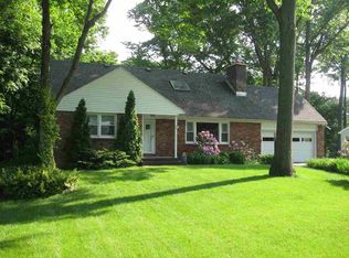 39 Saratoga Dr, Glenville, NY 12302