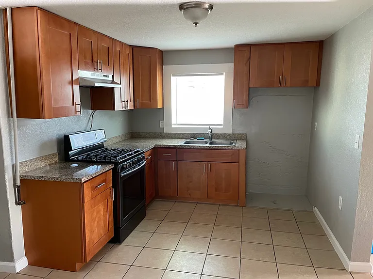 1964 S Adelbert Ave — Photo 4