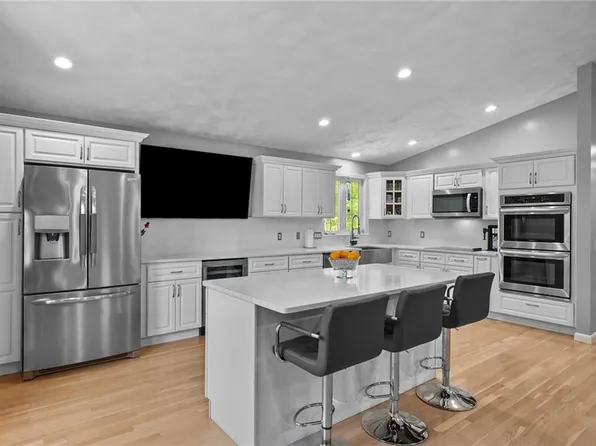 23 Belfield Dr, Johnston, RI 02919