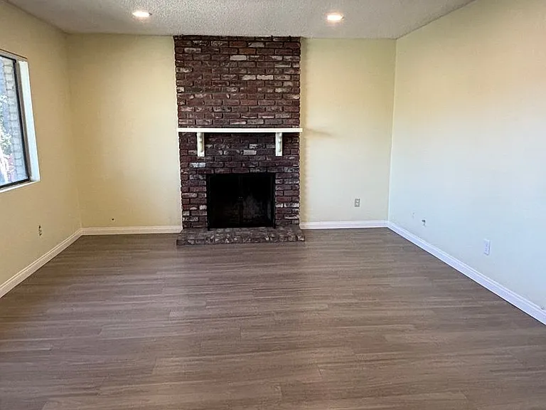 6065 California Ave — Photo 2