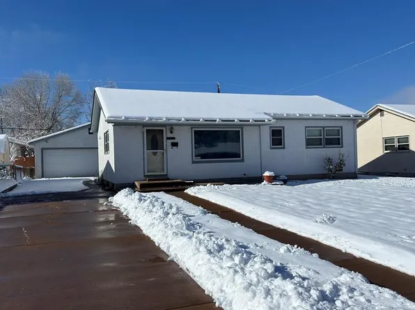 2011 Hollywood Dr, Pueblo, CO 81005