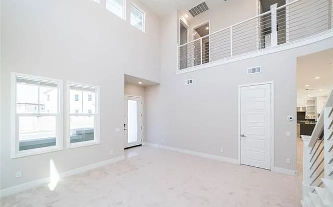 63 Harlow — Photo 11