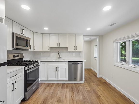 5th image of 25 Alma Ave