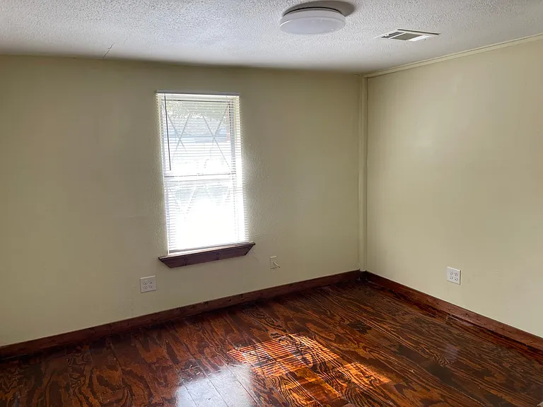 121 N Hamilton St — Photo 17