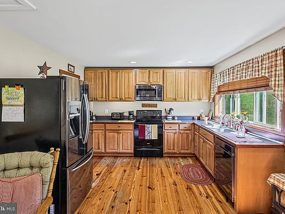 3rd image of 138 Willow Rd
