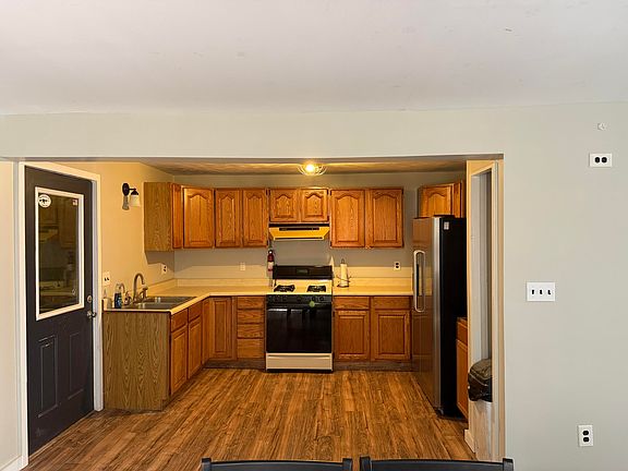 3rd image of 136 Washington Street
