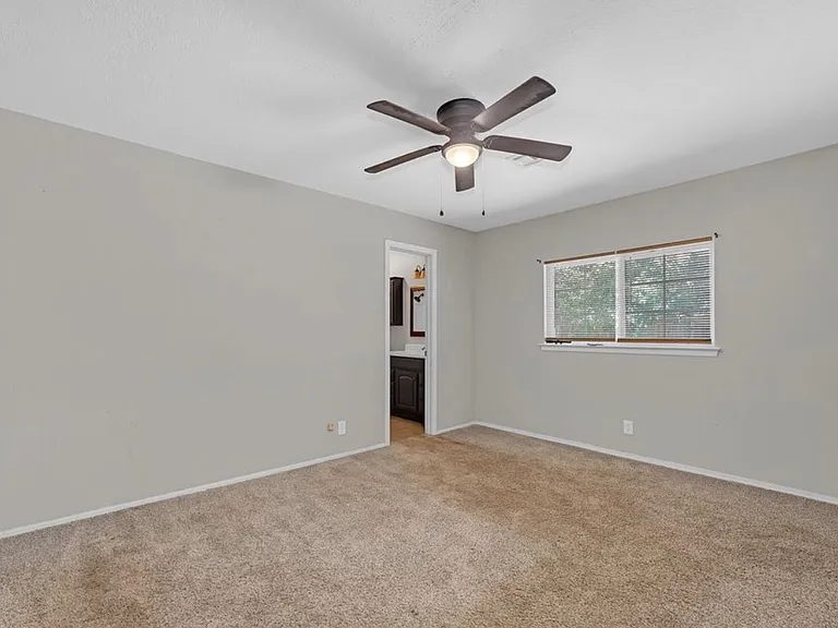 1108 W Fredericksburg St — Photo 18
