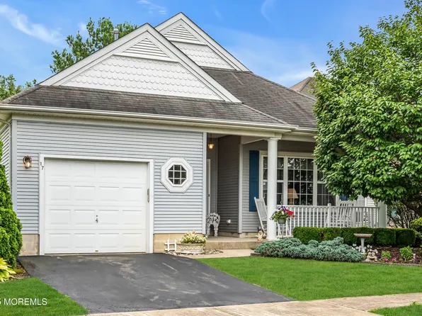 17 Tuscany Circle, Manchester, NJ 08759