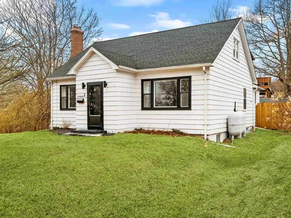 3 Scotsburn Ave, Dartmouth, NS B2X 1P8