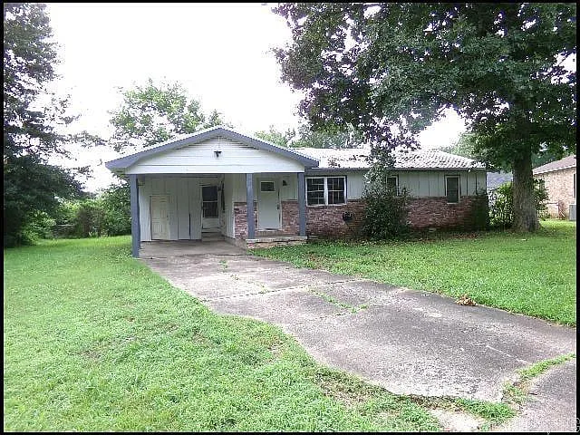 905 Norma Ct — Photo 2