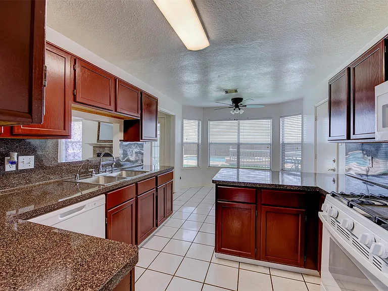 4026 Almond Lake Dr — Photo 17