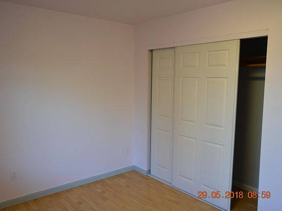 4th image of 132 Irvington St