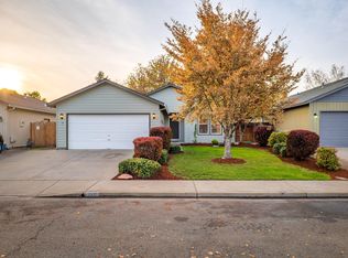 712 SW Larch Rd, Grants Pass, OR 97526