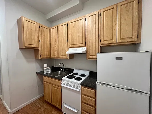 Rented by KNOCKKNOCK LLC | media 12