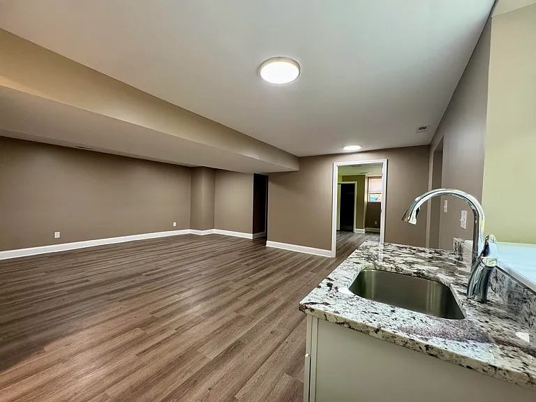 2564 Millbrook Dr — Photo 33