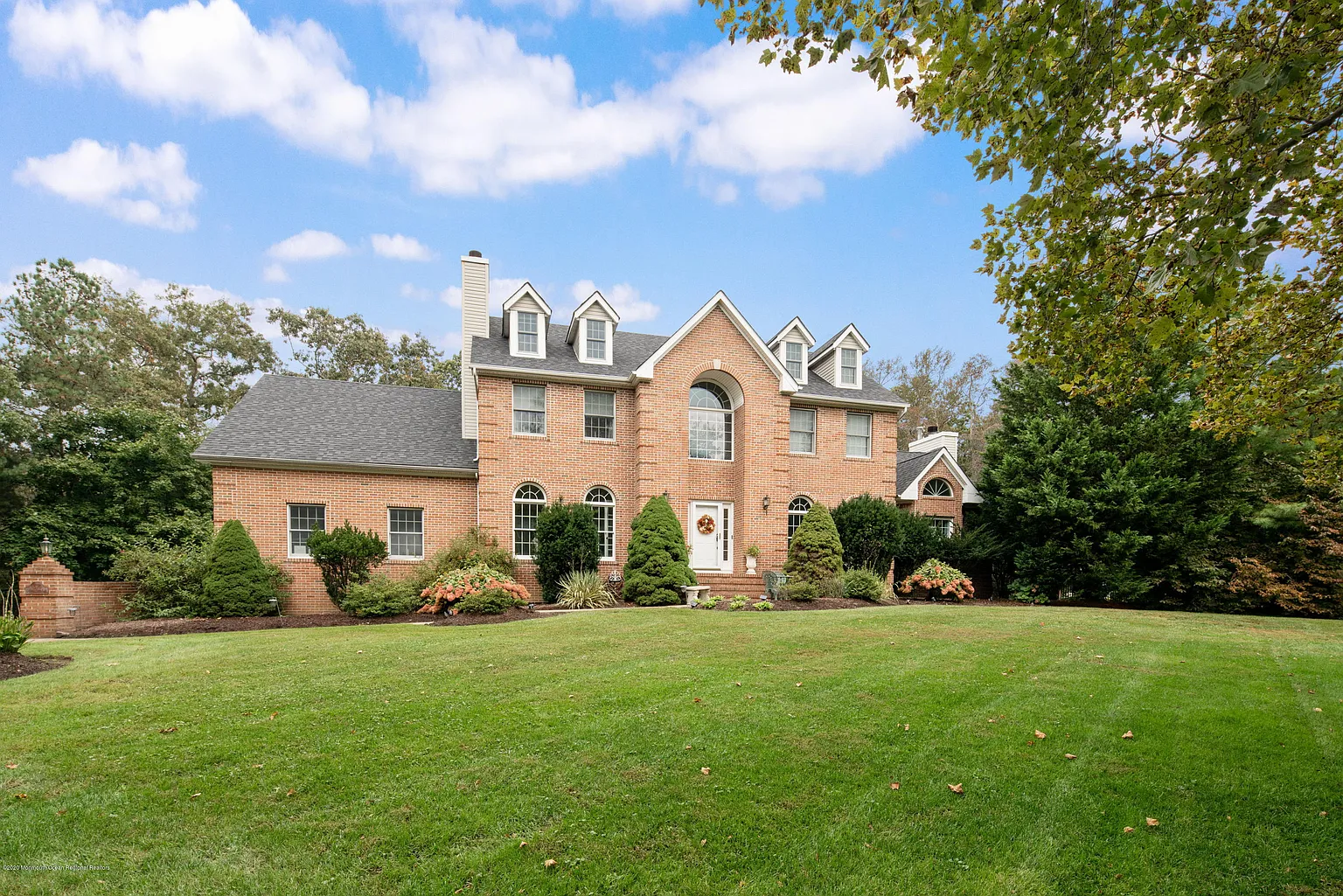 1576 Country Club Ln photo 1