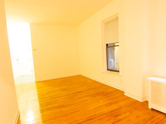 4th image of 57 W 84th St #4A