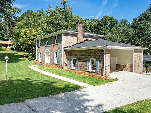 3rd image of 2085 Monterey Dr
