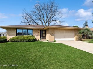 4601 Magnolia Dr, Rolling Meadows, IL 60008