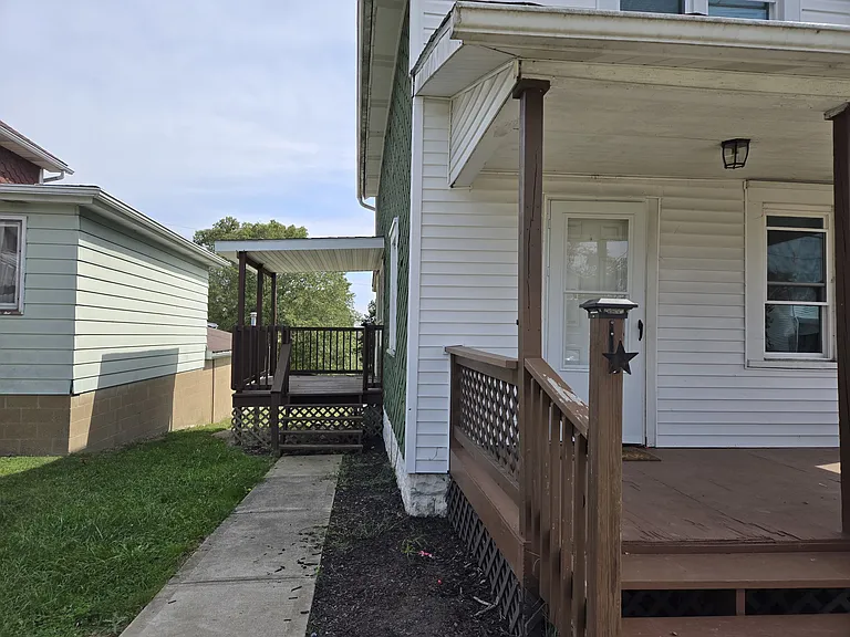 320 Main St — Photo 2