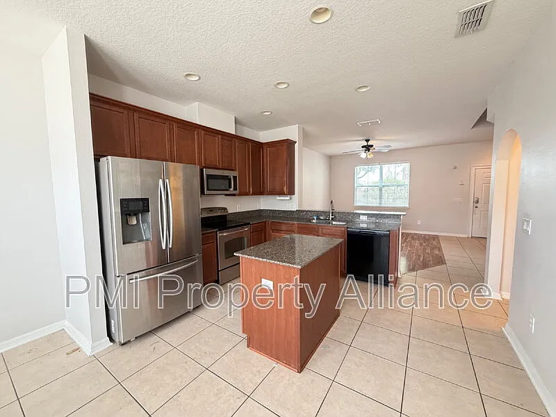 3 bed, 2.5 bath, 1480 sqft, $2,500 — Photo 4