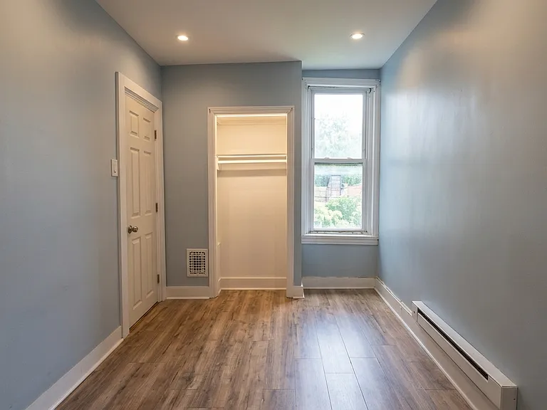 2925 N Marshall St — Photo 13