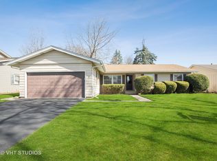 218 Trowbridge Rd, Elk Grove Village, IL 60007