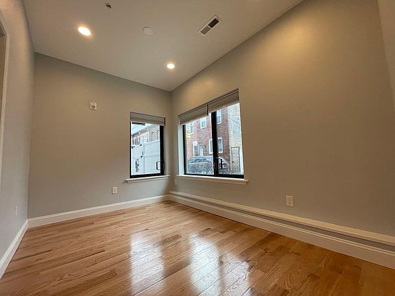 4th image of 2614 South St #B