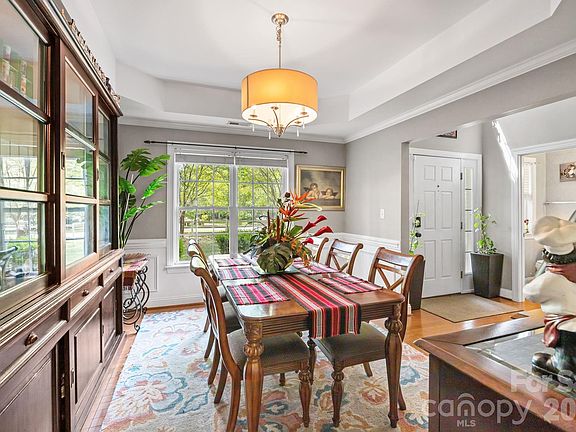 5th image of 8821 Hambright Rd