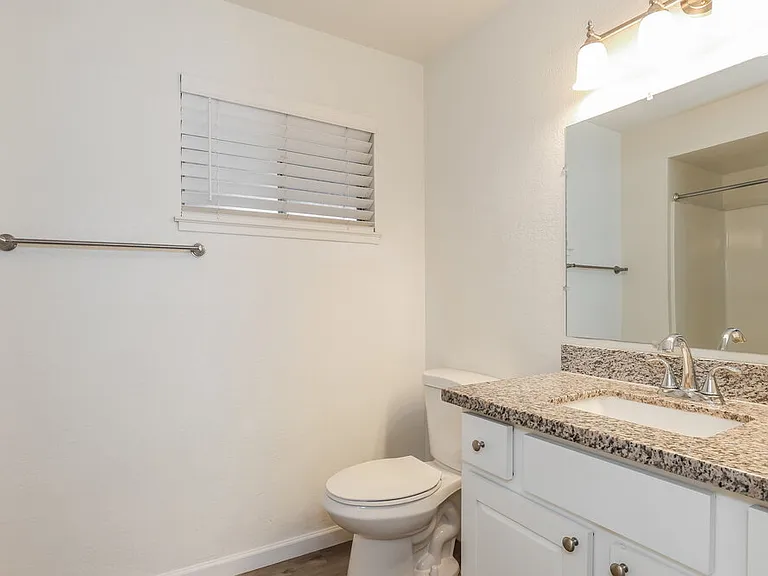 1635 E Apollo Rd — Photo 16
