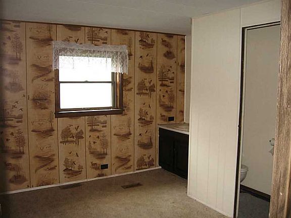 5th image of 121 Swing Ln