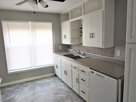 5th image of 1014 N Bradley St
