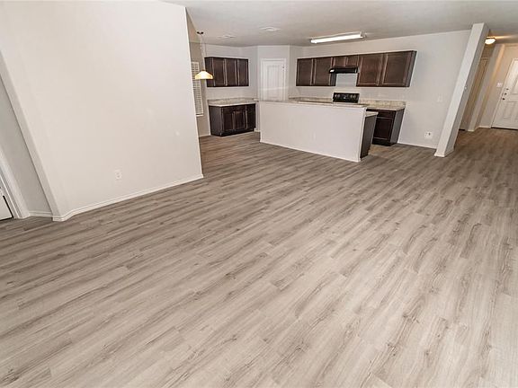 4th image of 13914 Westfield Dr