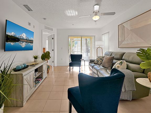 3rd image of 2728 Club Cortile Cir APT A