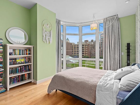 5th image of 555 W 59th St APT 10F