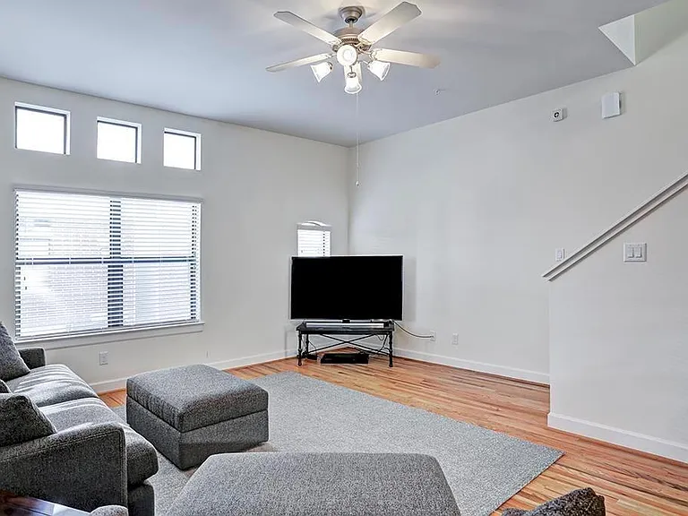 648 Westcross St #303 — Photo 6