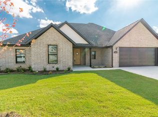 945 Pergola Ave, Tontitown, AR 72762