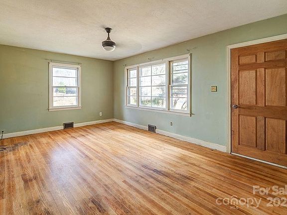 4th image of 88 Blake Dr