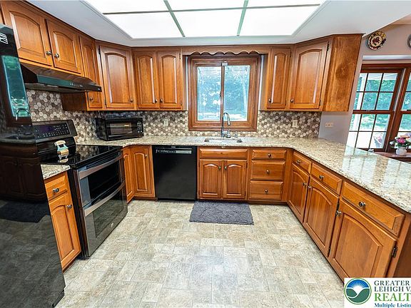 5th image of 4290 Ascot Cir