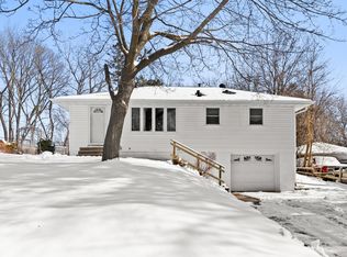 305 Greystone Ave N, Oakdale, MN 55128