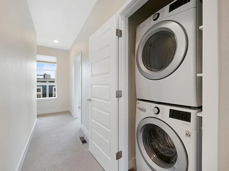 3048 Wilson Ct #2 — Photo 22