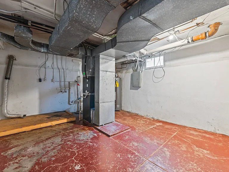 533 Eastern Pkwy — Photo 17