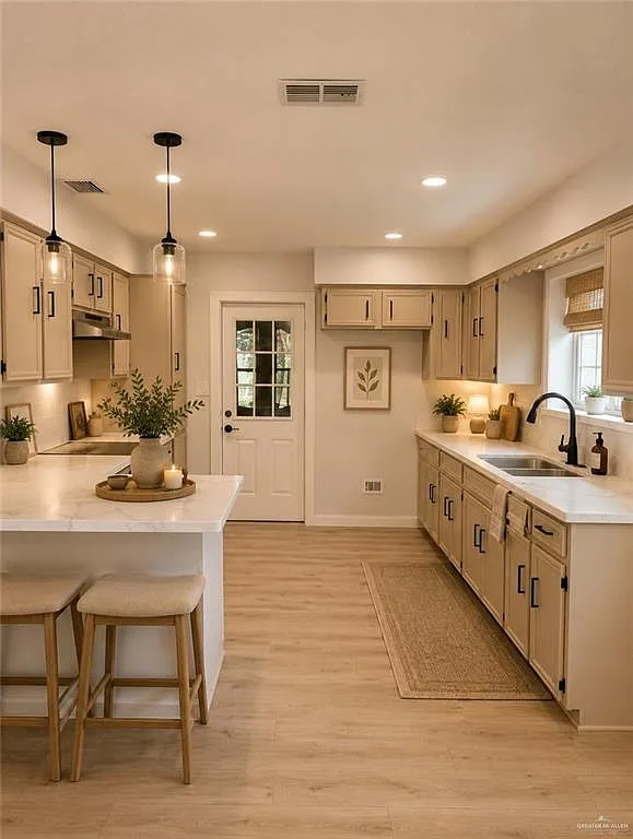 3 bed, 2.0 bath, 1420 sqft, $1,500 — Photo 3